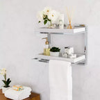 Étagère murale à 2 niveaux avec porte-serviettes et plateaux Chrome/Blanc - Danya B. : Organisateur de rangement de salle de bain moderne