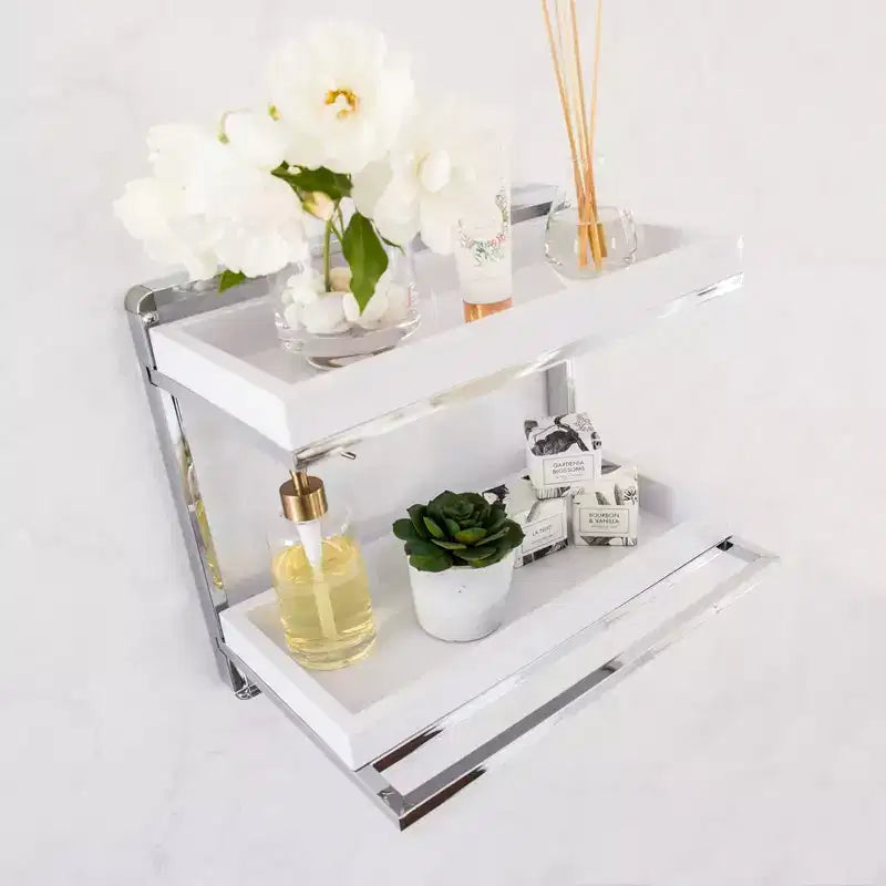 Étagère murale à 2 niveaux avec porte-serviettes et plateaux Chrome/Blanc - Danya B. : Organisateur de rangement de salle de bain moderne