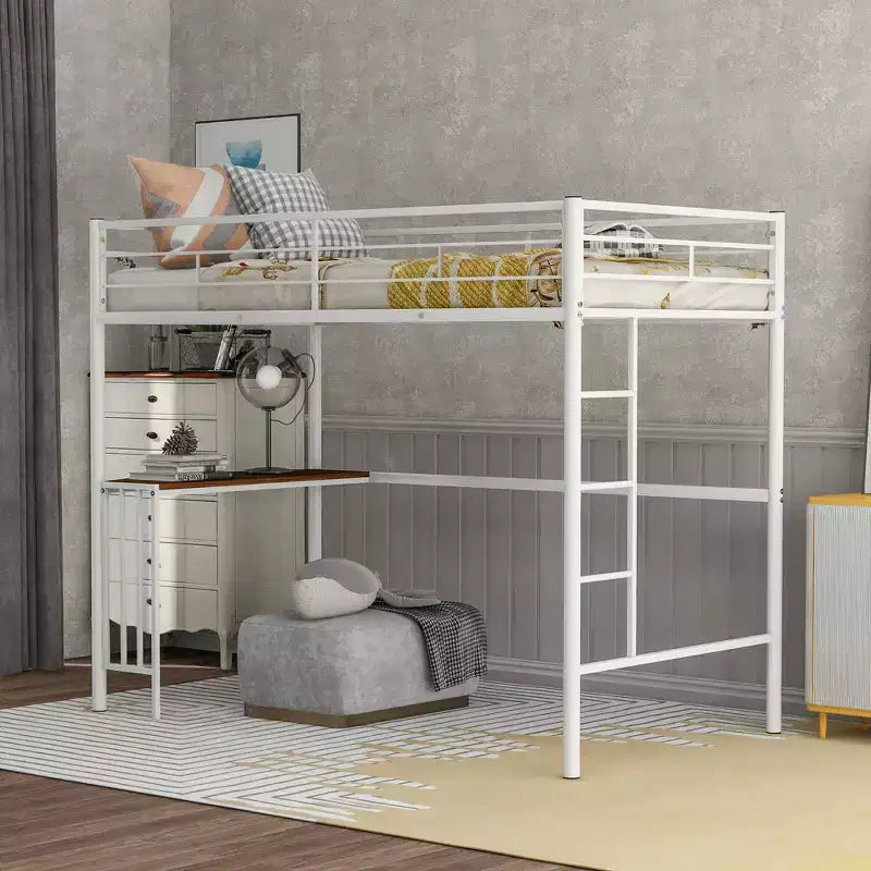 Lit mezzanine double en métal Whisen 78,1L x 41,4W avec bureau intégré, échelle et garde-corps, pour chambre à coucher