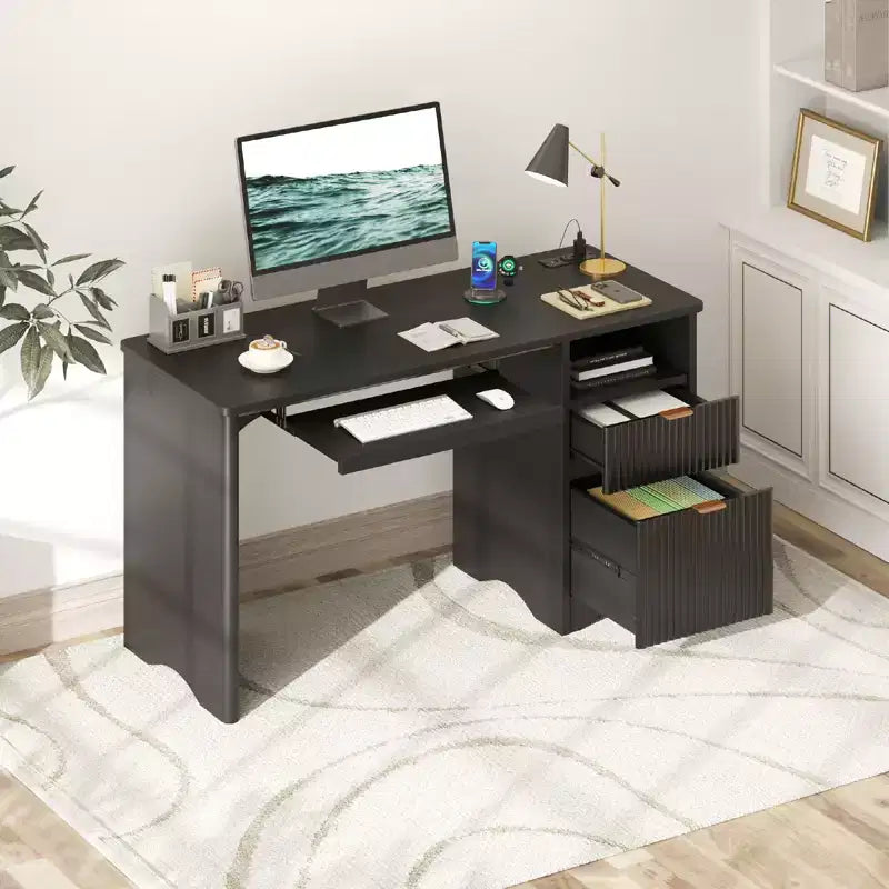 Bestier Bureau d'ordinateur 55 pouces pour PC avec prises électriques, tiroir coulissant pour clavier et tiroirs de rangement