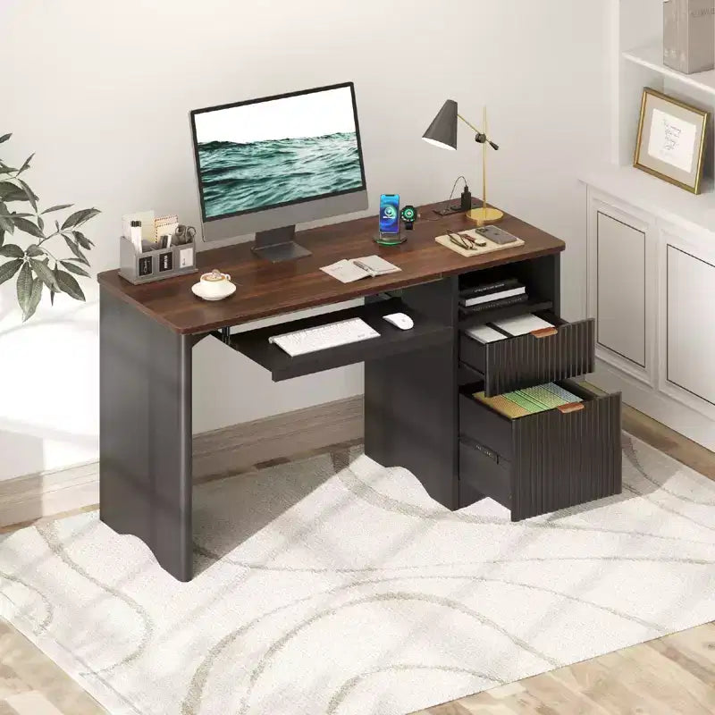 Bestier Bureau d'ordinateur 55 pouces pour PC avec prises électriques, tiroir coulissant pour clavier et tiroirs de rangement