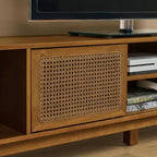 Meuble TV GDFStudio Mandel style moderne du milieu du siècle en bois et rotin de 67,9 po avec 2 portes coulissantes