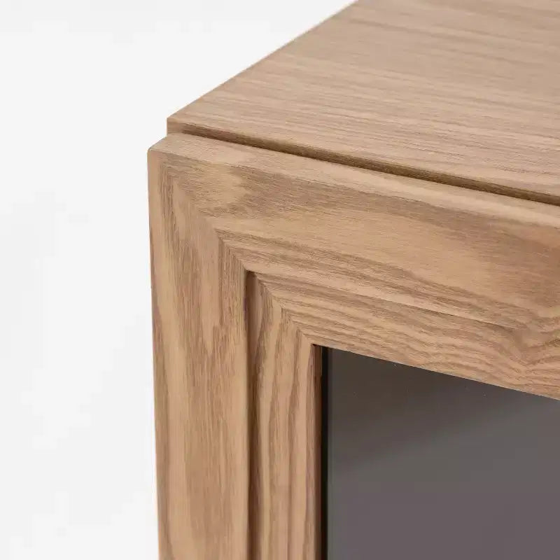 Combinaison d'esthétisme moderne et de pragmatisme : un meuble de rangement minimaliste, élégant et pratique, rend votre intérieur plus confortable.