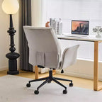 Karl Home | Chaise de bureau pivotante à roulettes Karl Home en velours blanc avec dossier queue de pie de 72,4 cm