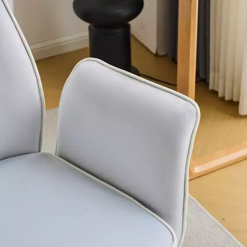 Karl Home | Chaise de bureau pivotante à roulettes Karl Home en velours blanc avec dossier queue de pie de 72,4 cm