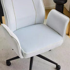 Karl Home | Chaise de bureau pivotante à roulettes Karl Home en velours blanc avec dossier queue de pie de 72,4 cm