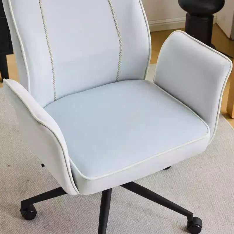 Karl Home | Chaise de bureau pivotante à roulettes Karl Home en velours blanc avec dossier queue de pie de 72,4 cm
