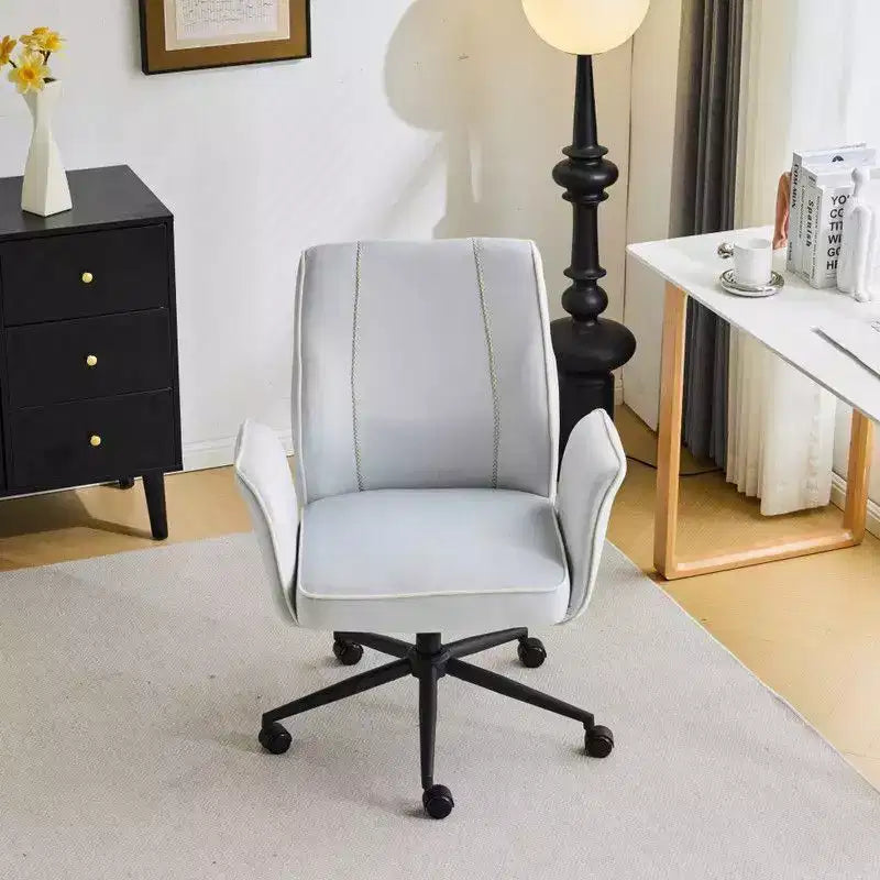 Karl Home | Chaise de bureau pivotante à roulettes Karl Home en velours blanc avec dossier queue de pie de 72,4 cm