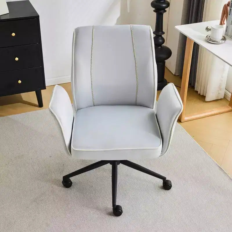 Karl Home | Chaise de bureau pivotante à roulettes Karl Home en velours blanc avec dossier queue de pie de 72,4 cm