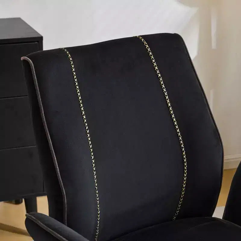Karl Home | Chaise de bureau pivotante à roulettes Karl Home en velours blanc avec dossier queue de pie de 72,4 cm