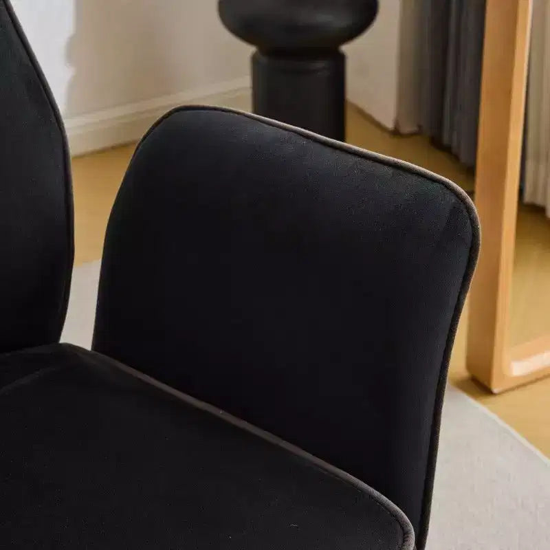 Karl Home | Chaise de bureau pivotante à roulettes Karl Home en velours blanc avec dossier queue de pie de 72,4 cm