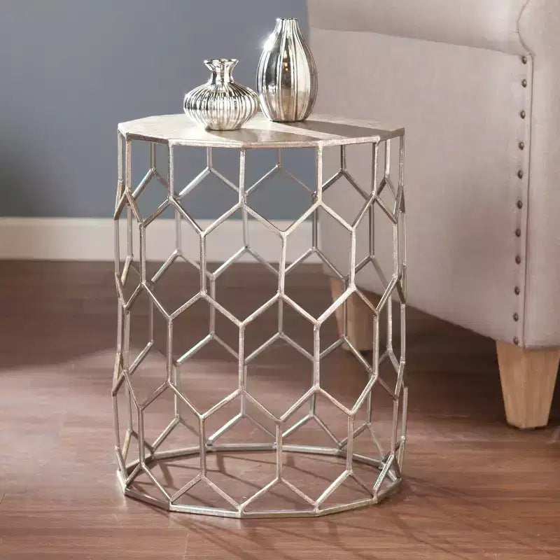 Table d'appoint Clarissa avec accents métalliques - Argent - SEI