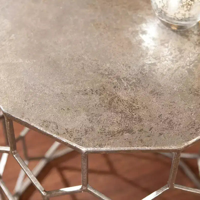 Table d'appoint Clarissa avec accents métalliques - Argent - SEI