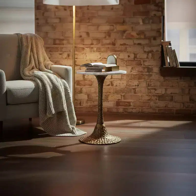 Table d'appoint Royal Hampton 52 cm de diamètre | Dessus rond en marbre blanc | Base piédestal martelé