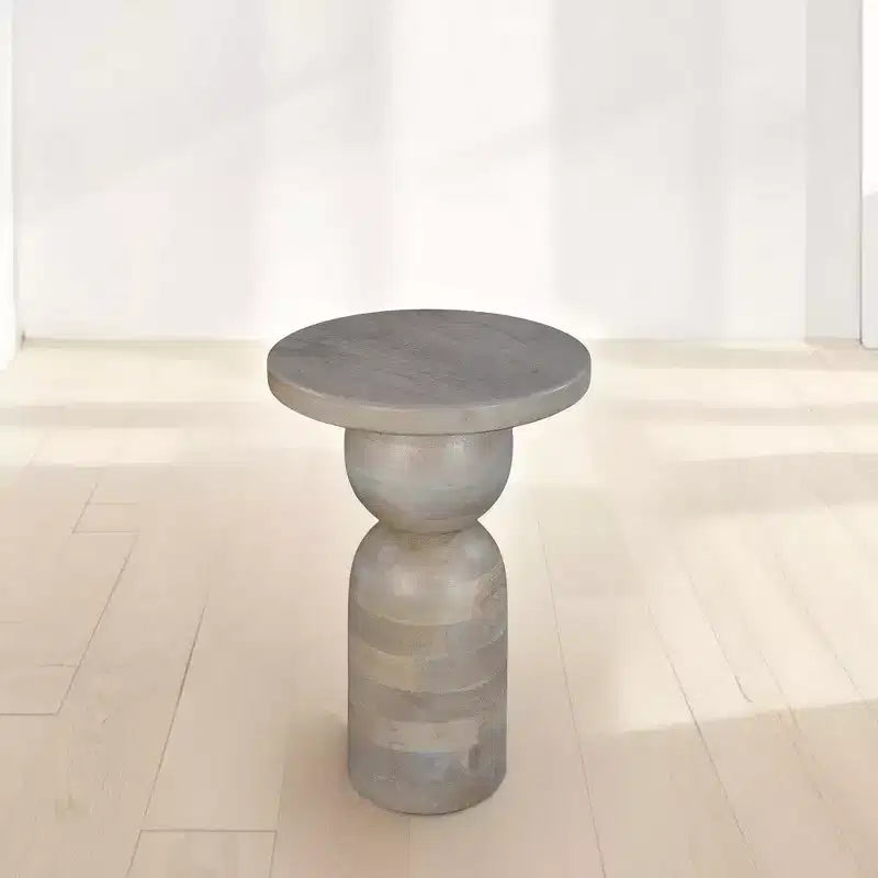 Table d'appoint ronde Royal Hampton de 30,5 cm, piédestal tourné, en bois de manguier beige au fini brun naturel