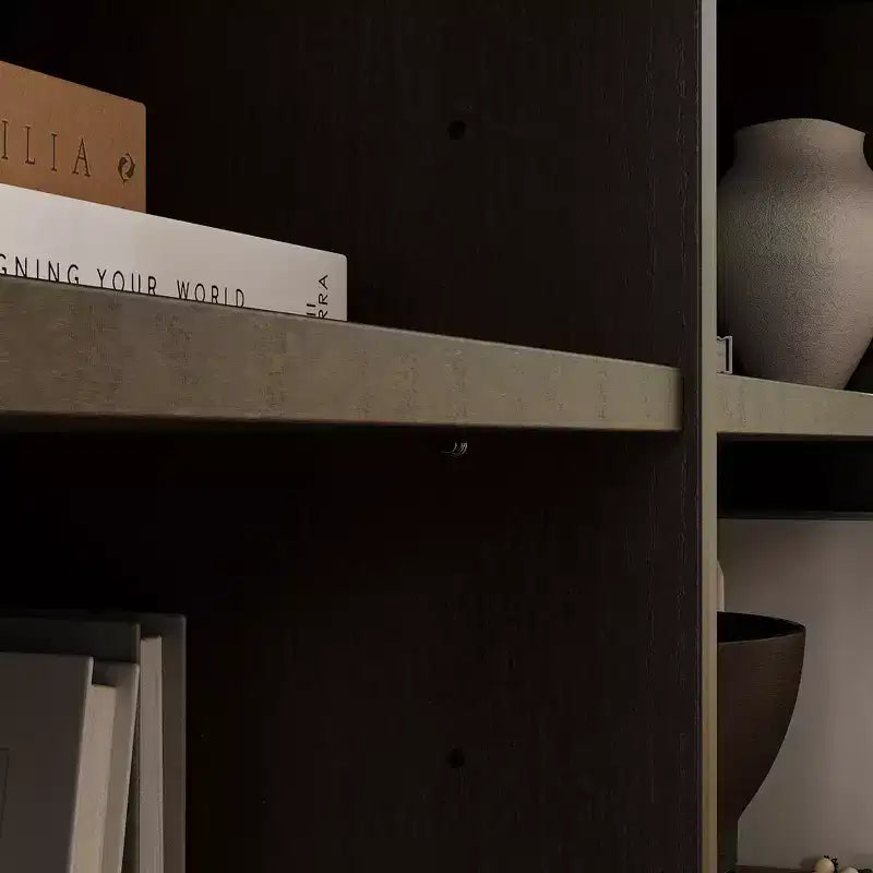 Meuble TV industriel Famapy pour le salon : Portes coulissantes en verre, étagères réglables, console multimédia au design intelligent et peu encombrant