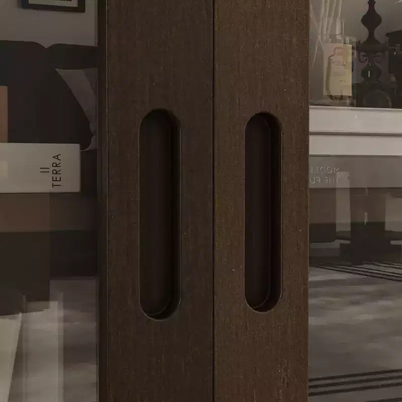 Meuble TV industriel Famapy pour le salon : Portes coulissantes en verre, étagères réglables, console multimédia au design intelligent et peu encombrant
