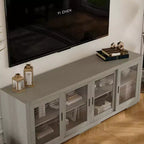 Meuble TV industriel Famapy pour le salon : Portes coulissantes en verre, étagères réglables, console multimédia au design intelligent et peu encombrant