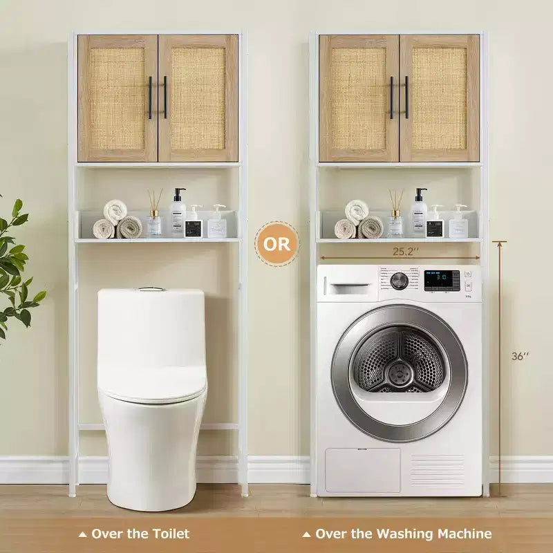 Meuble de rangement au-dessus des toilettes avec étagère réglable et portes en rotin, organisateur de salle de bain peu encombrant au-dessus des toilettes avec poignée en métal, blanc