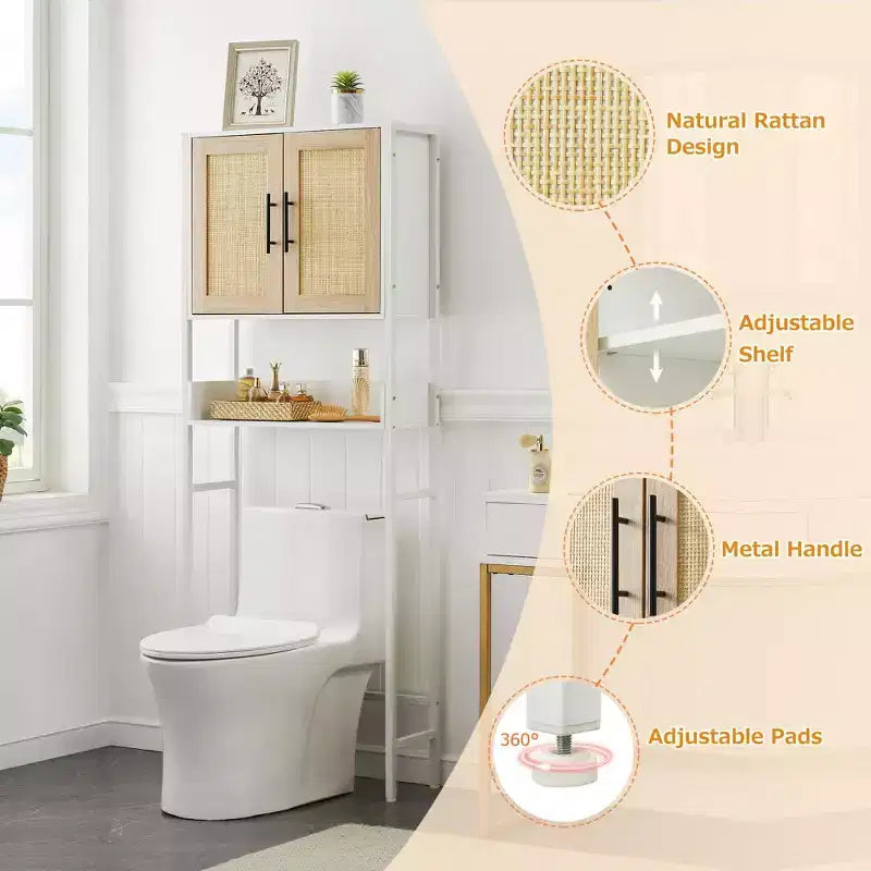 Meuble de rangement au-dessus des toilettes avec étagère réglable et portes en rotin, organisateur de salle de bain peu encombrant au-dessus des toilettes avec poignée en métal, blanc