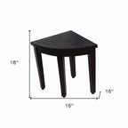 Banc de douche d'angle ou d'extérieur compact HomeRoots en teck avec étagère, finition marron