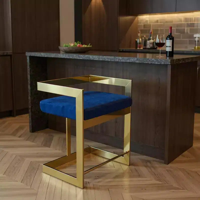 Chaise de bar HomeRoots 26, hauteur comptoir, dossier bas, en métal et velours, bleue et dorée