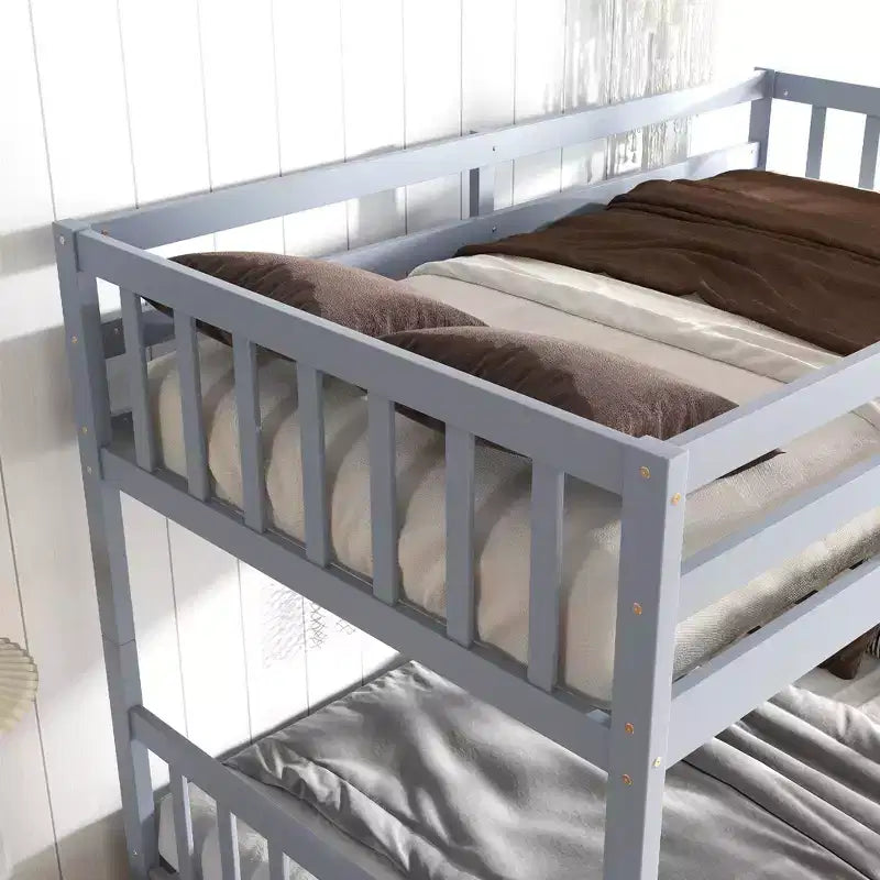 Okak Lit superposé jumeau sur jumeau en bois d'hévéa avec tiroirs Lit superposé mezzanine avec échelle et garde-corps de sécurité pour adolescents, convertible en 2 lits jumeaux
