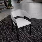 Chaises de salle à manger avec accoudoirs en U LeisureMod Cali, lot de 2, revêtement en cuir avec dossier ouvert pour cuisine moderne, salle à manger, café, bistrot
