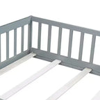 MAYEERTY Lit au sol pleine grandeur avec clôture et porte, barrières de sécurité en bois d'hévéa gris