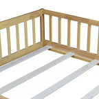 MAYEERTY Lit au sol complet avec clôture et porte, barrières de sécurité en bois d'hévéa beige