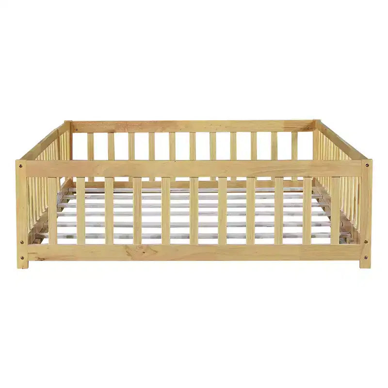 MAYEERTY Lit au sol complet avec clôture et porte, barrières de sécurité en bois d'hévéa beige