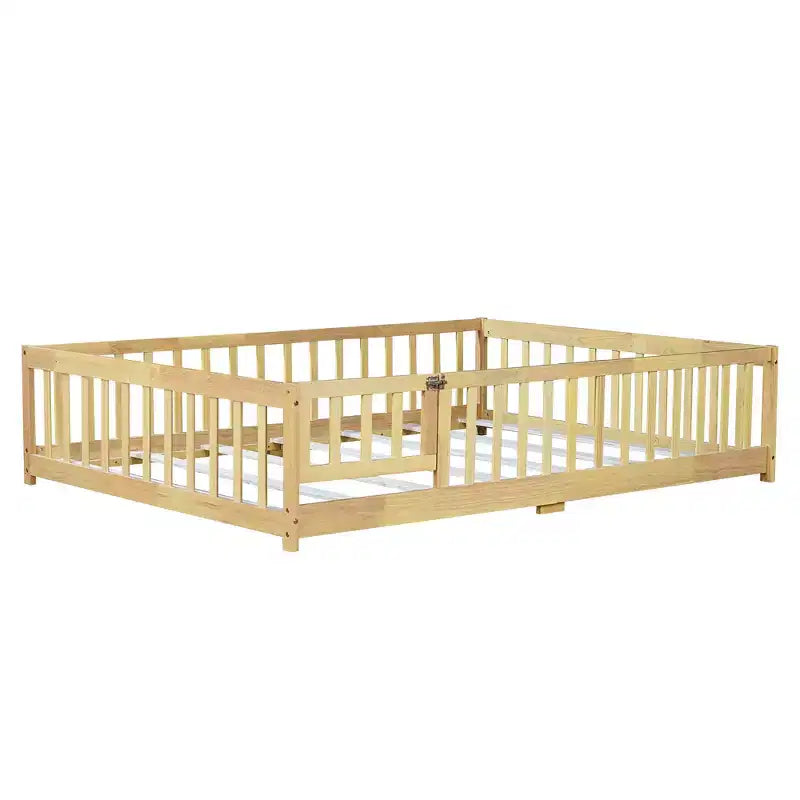 MAYEERTY Lit au sol complet avec clôture et porte, barrières de sécurité en bois d'hévéa beige