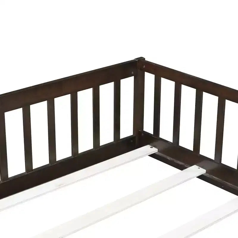 Lit au sol intégral MAYEERTY avec clôture et porte, barrières de lit en bois d'hévéa marron