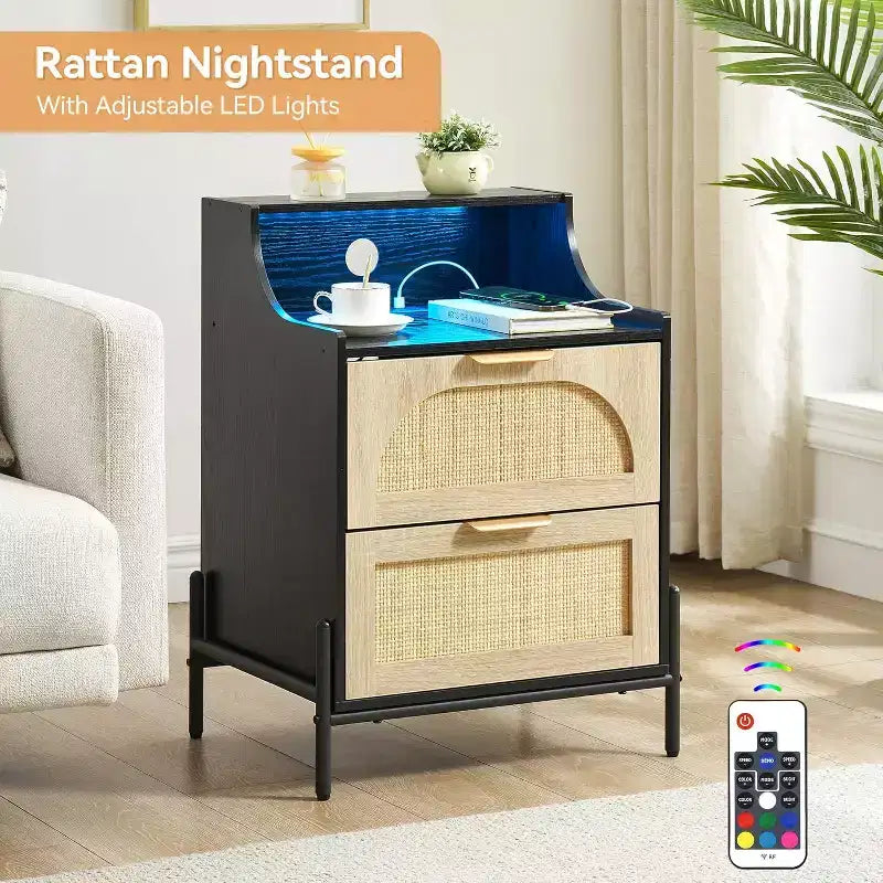 DobleePy Table de chevet en rotin avec station de charge et lumières LED, table de chevet à 2 tiroirs, table d'appoint de rangement pour chambre, salon, noir