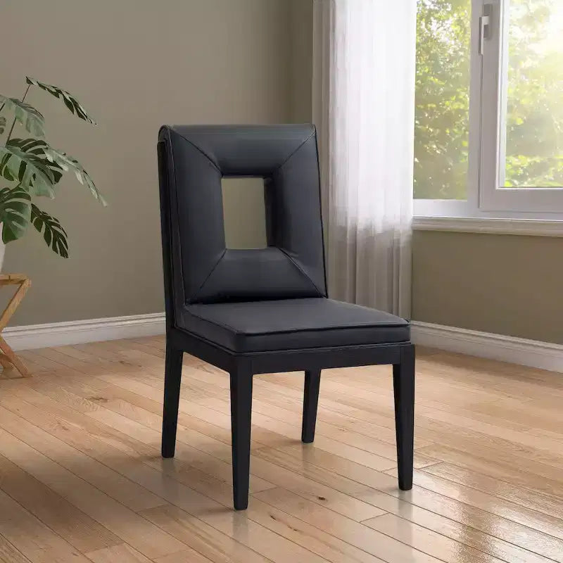Meridian Furniture, Chaise de salle à manger Gwendolyn en cuir végétalien, lot de 2