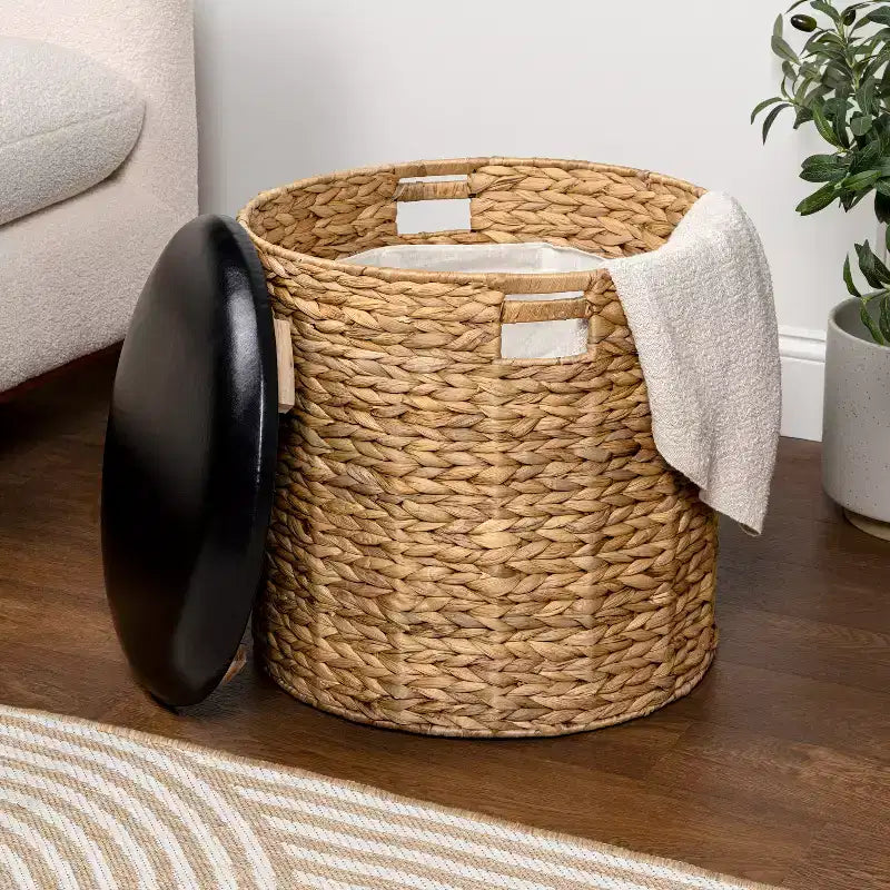 happimess Josie 18 Pouf de rangement côtier moderne en jacinthe tissée à la main avec couvercle