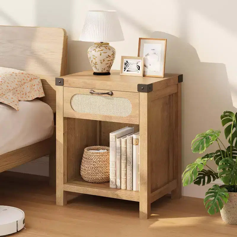 Table de chevet avec tiroir, Table de chevet moderne du milieu du siècle avec accents en rotin bohème et fer forgé, Rangement compact pour chambre à coucher