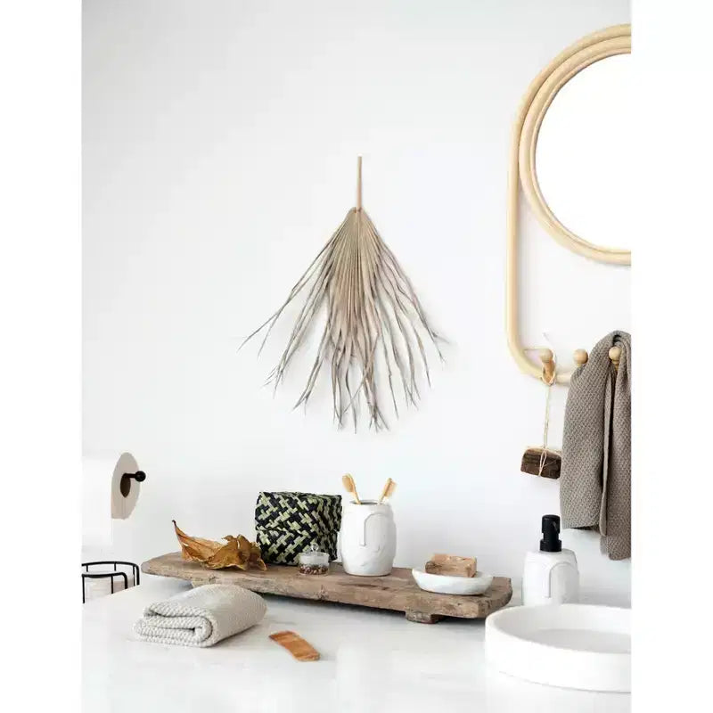 Miroir mural rond encadré en rotin Storied Home avec 5 crochets, naturel