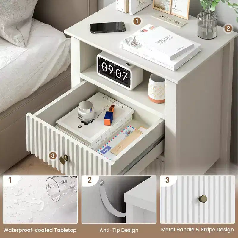 Table de Chevet RoyalCrafted Canelée, Lot de 2 Tables d'Appoint en Bois avec 2 Tiroirs de Rangement et Station de Charge pour Chambre ou Bureau à Domicile, Blanc