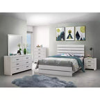 Commode 4 tiroirs Okak, 81 cm de large, style côtier, avec tiroirs à glissement facile, surface optimisée pour la décoration, organisateur de chambre polyvalent