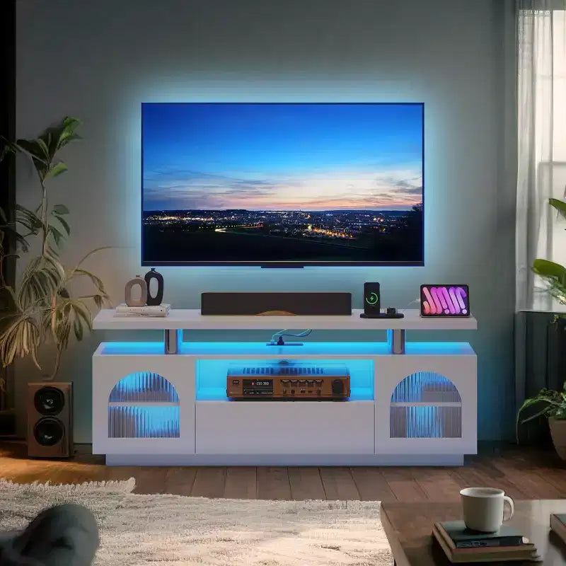 Meuble TV moderne GustoWave pour salon, meuble de divertissement de 59 pouces avec prises de courant et lumières LED, blanc