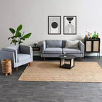 Fauteuil Atley moderne rembourré à accoudoirs hauts avec pieds en bois massif