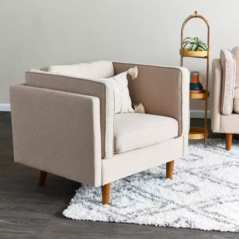 Fauteuil Atley moderne rembourré à accoudoirs hauts avec pieds en bois massif