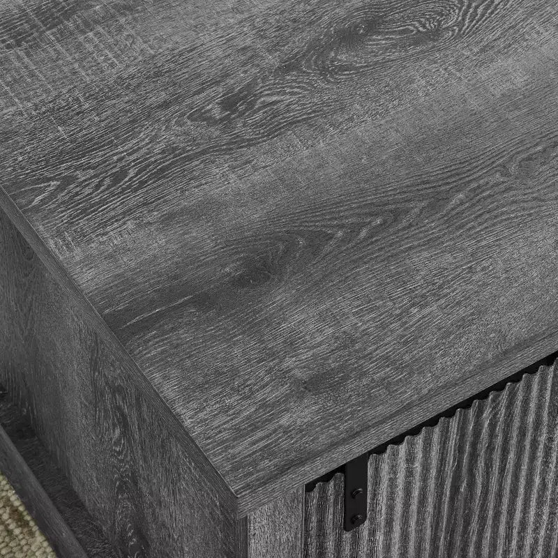 Table basse de ferme Okak 41 avec porte de grange coulissante, 3 compartiments de rangement et étagères réglables, table basse rectangulaire en bois pour salon