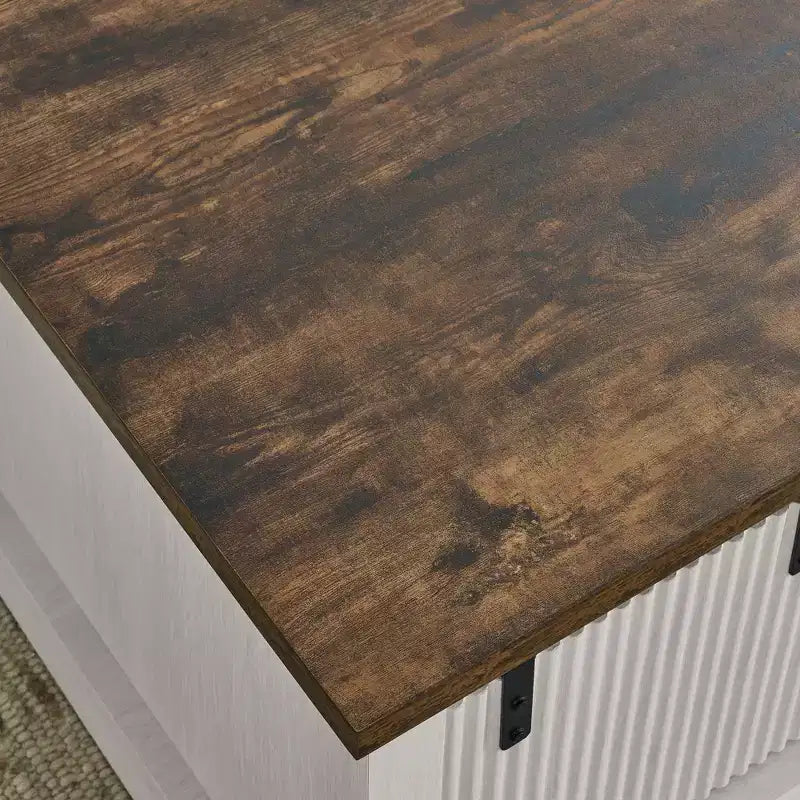 Table basse de ferme Okak 41 avec porte de grange coulissante, 3 compartiments de rangement et étagères réglables, table basse rectangulaire en bois pour salon