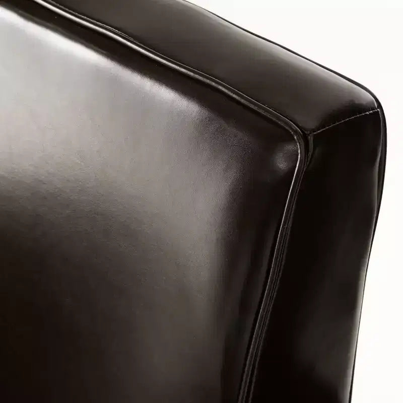 Fauteuil club contemporain GDFStudio Cinnabar rembourré avec accoudoirs roulés