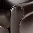 Fauteuil club contemporain GDFStudio Cinnabar rembourré avec accoudoirs roulés