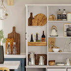 Meuble de cuisine blanc Famapy : Portes en verre, casier à vin, zones de rangement multiples. Idéal pour l'exposition et le rangement.