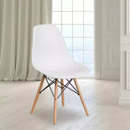 Chaise de salle à manger moderne en plastique Summit Adventure Elon Series avec pieds en bois, chaise d'appoint moderne du milieu du siècle pour salles à manger et bureaux, blanc