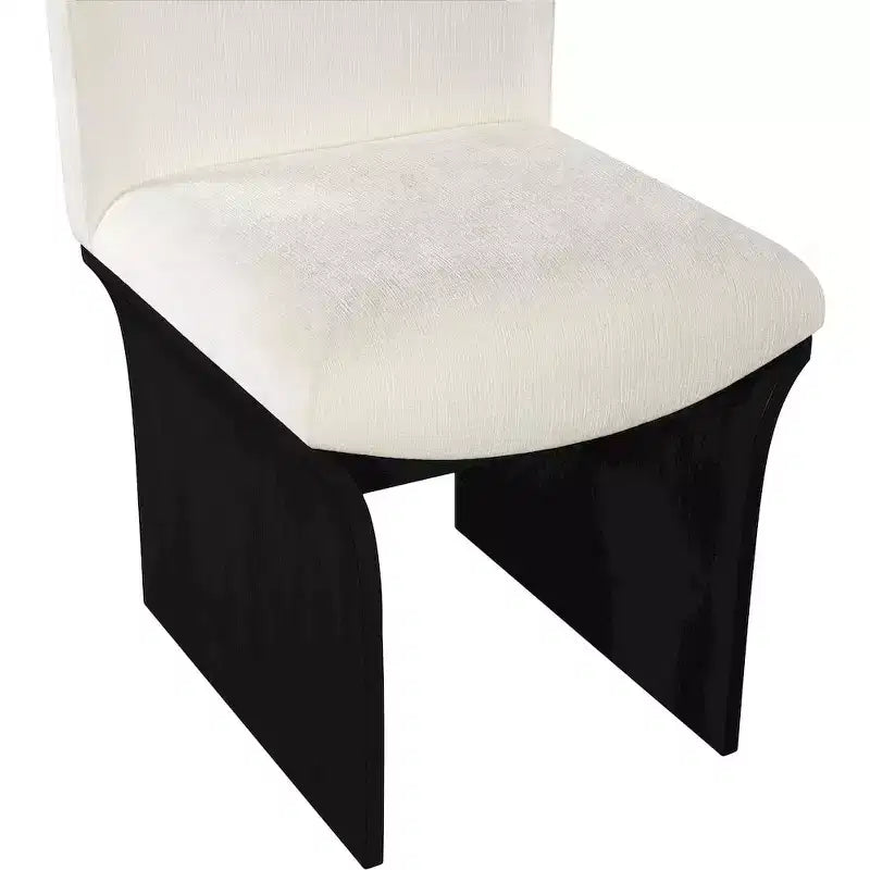 Chaise de salle à manger Meridina Furniture, revêtue de tissu chenille crème Shaw